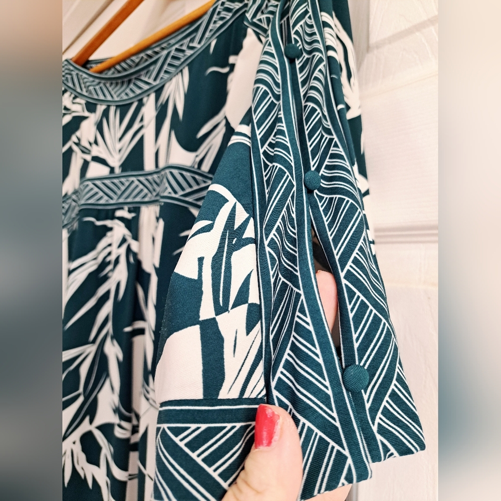 BCBGMaxAzria Teal Blue And Cream Stretch Knit Open Sleeve Flattering Midi Dress
